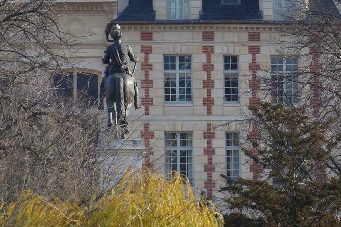 Treasure Hunt in Paris – From the Panthéon to the Louvre - Place Dauphine, Pont Neuf, and Pont des Arts: the final push to the Louvre